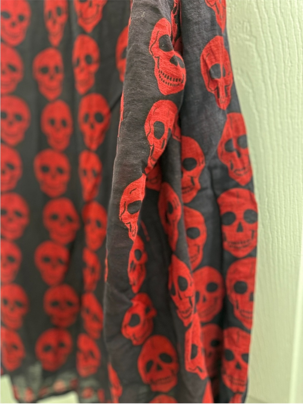 Tripp NYC Collectible Black & Red Skull Print Long-Sleeved Buttoned Down - Picture 11 of 12